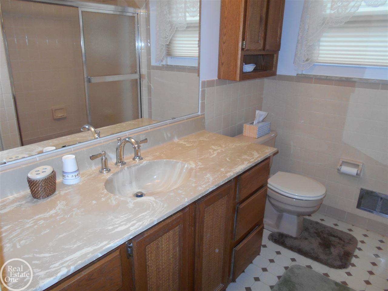 2023 Avoncrest Drive Rochester, MI 48309 - Photo 15 of 19