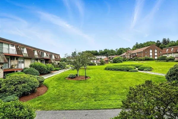 $2,295 | 26 Williamsburg Court, Unit 4, Shrewsbury, MA 01545