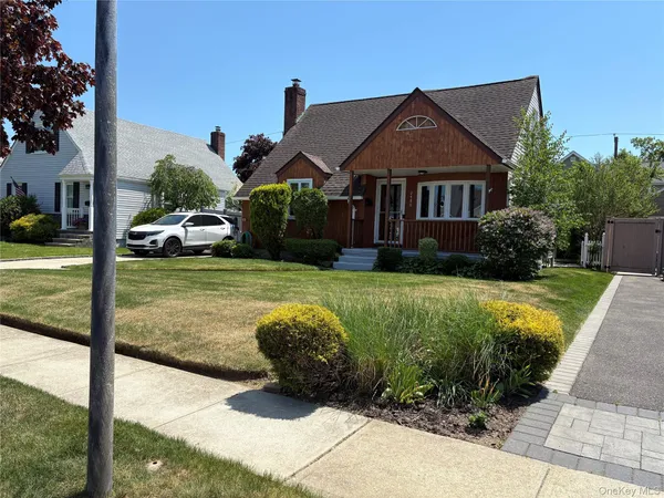 $698,000 | 2486 Natta Boulevard, Bellmore, NY 11710