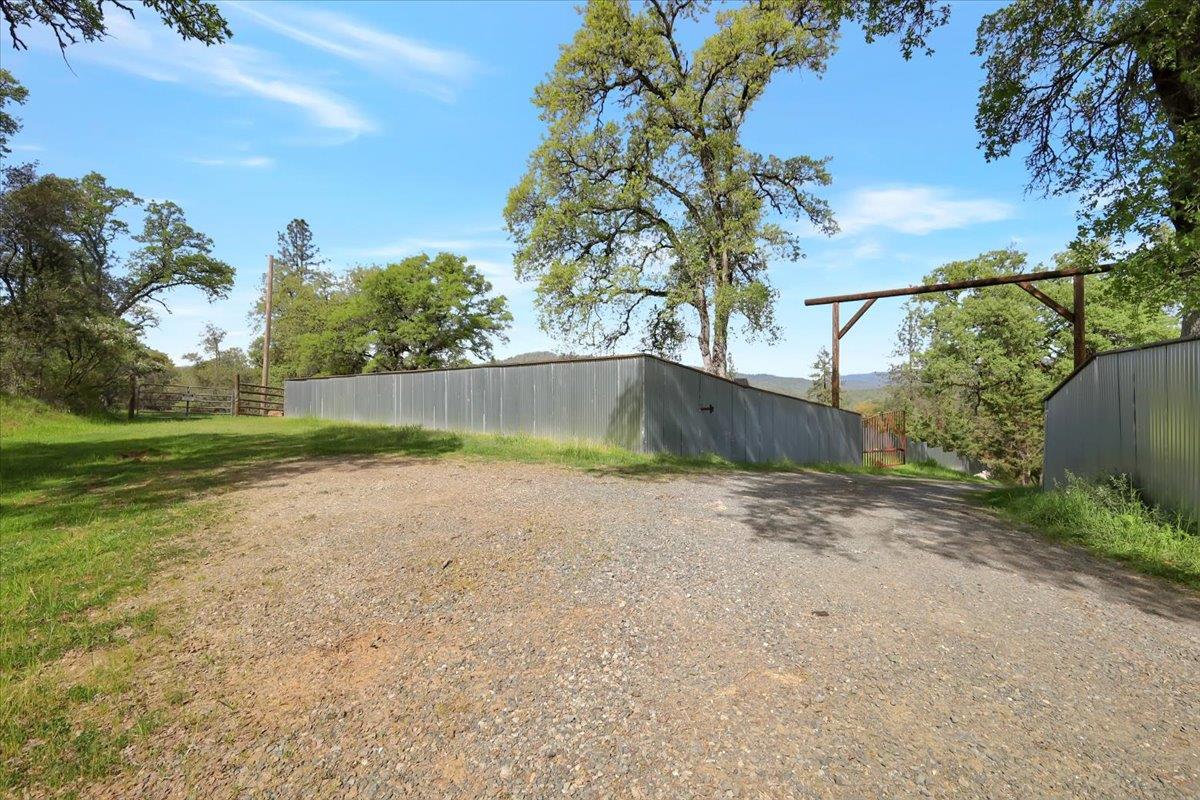17513 Derby Way Penn Valley, CA 95946 - Photo 59 of 78 a backyard of a house with lots of green space