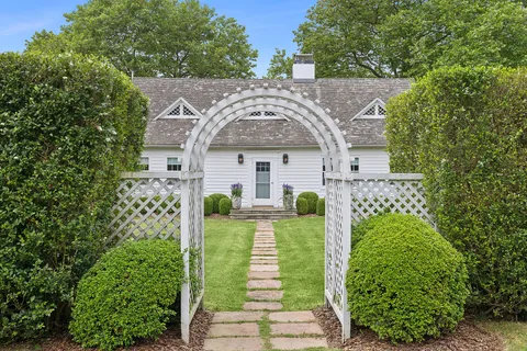 93 Egypt Lane, East Hampton, NY 11937