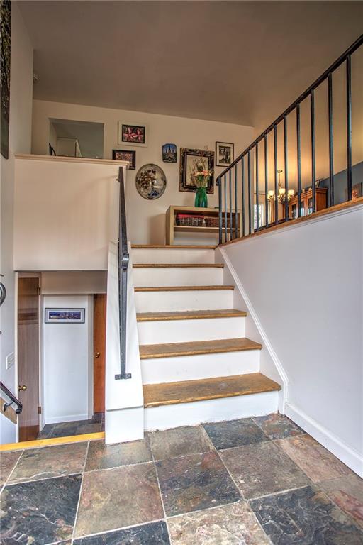3062 Mt Troy Road Pittsburgh, PA 15212 - Photo 10 of 19 Gallery Image 10