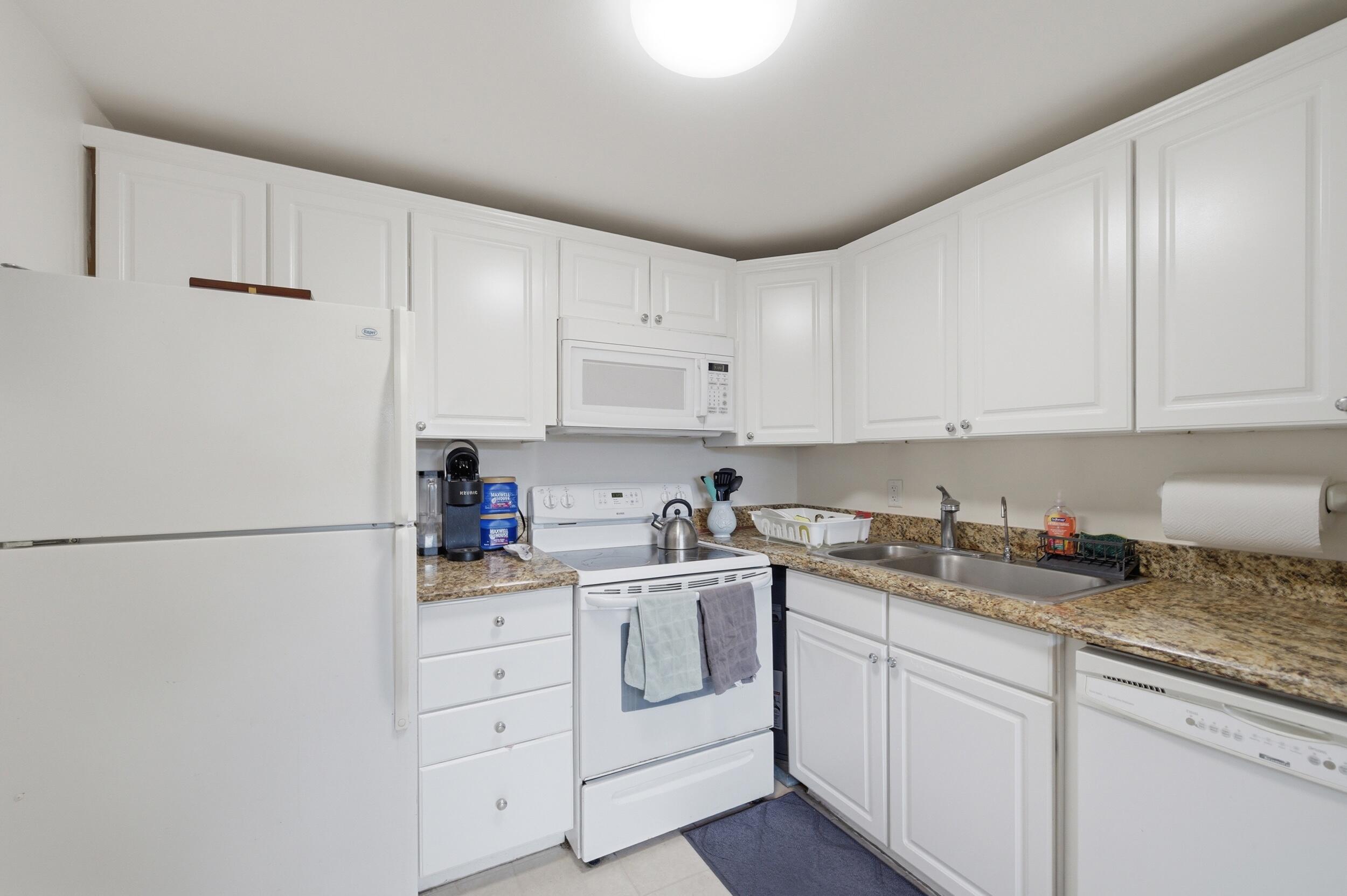 387 Flanders I Delray Beach, FL 33484 - Photo 12 of 40 10__d4s5571