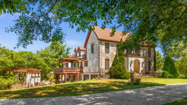 $1,100,000 | 201 Winding Creek Road, Rocky Point, NC 28457