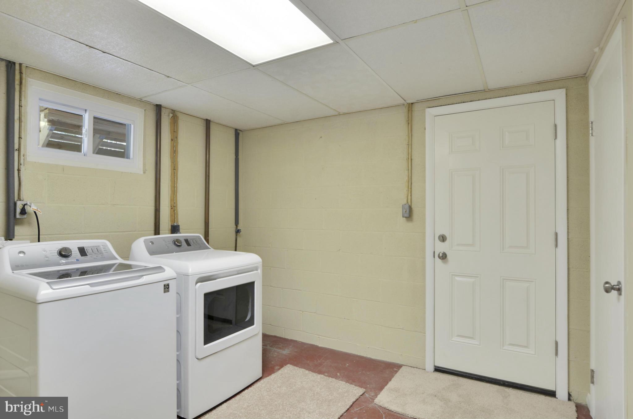 28608 Kemptown Road Damascus, MD 20872 - Photo 24 of 30 a utility room with dryer and washer