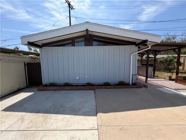 $2,500 | 3035 Lees Avenue, Long Beach, CA 90808