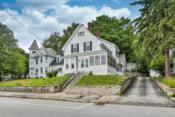 $439,000 | 516 Lake Avenue, Manchester, NH 03103
