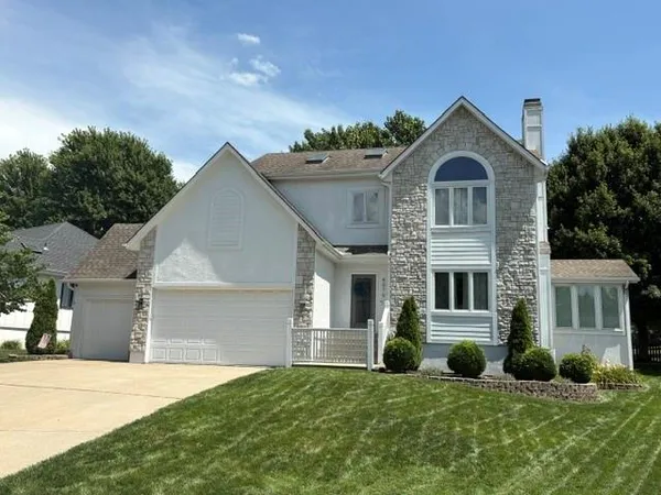 $549,000 | 4079 West Camelot Drive, Lee's Summit, MO 64082