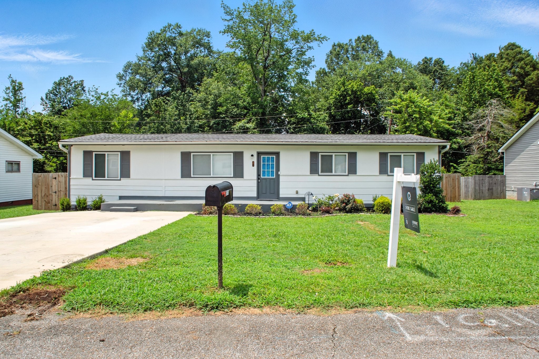 5011 Jarrett Road Chattanooga, TN 37416 - Photo 2 of 31