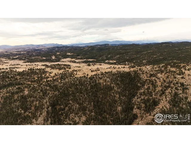 a view of an aerial view of residential houses with outdoor space