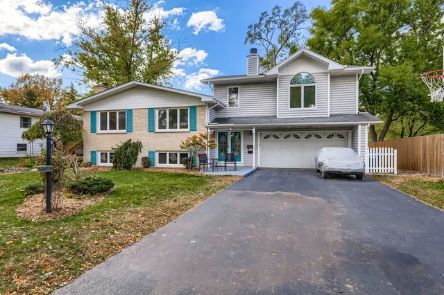 $575,000 | 5904 Elm Street, Lisle, IL 60532