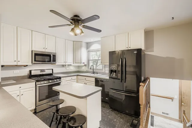 $575,000 | 5904 Elm Street, Lisle, IL 60532