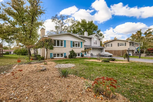 $575,000 | 5904 Elm Street, Lisle, IL 60532