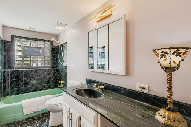 $575,000 | 5904 Elm Street, Lisle, IL 60532