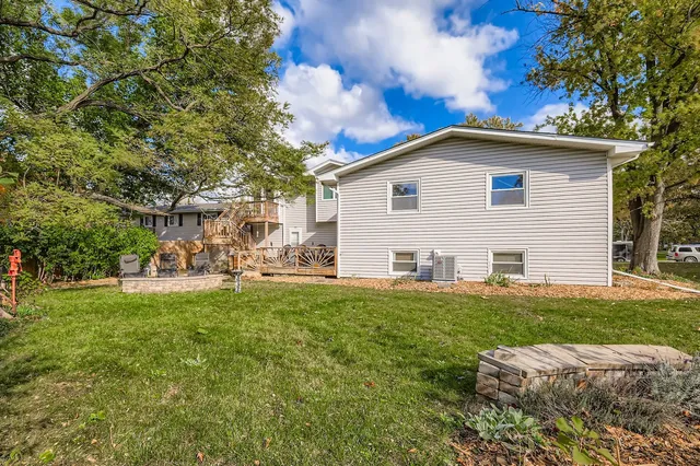 $575,000 | 5904 Elm Street, Lisle, IL 60532