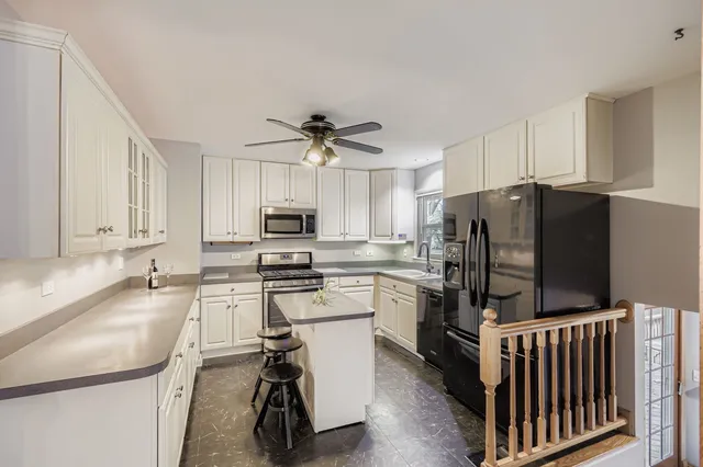 $575,000 | 5904 Elm Street, Lisle, IL 60532