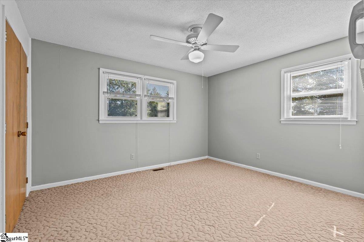174 Berry Road Boiling Springs, SC 29316 - Photo 17 of 35