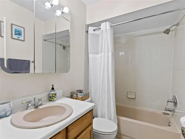 $425,000 | 322 Hollowtree Drive, Seffner, FL 33584