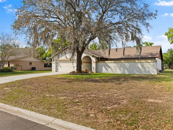 $425,000 | 322 Hollowtree Drive, Seffner, FL 33584