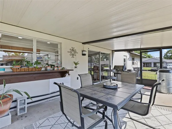 $425,000 | 322 Hollowtree Drive, Seffner, FL 33584