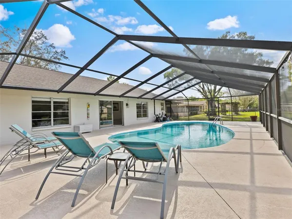 $425,000 | 322 Hollowtree Drive, Seffner, FL 33584