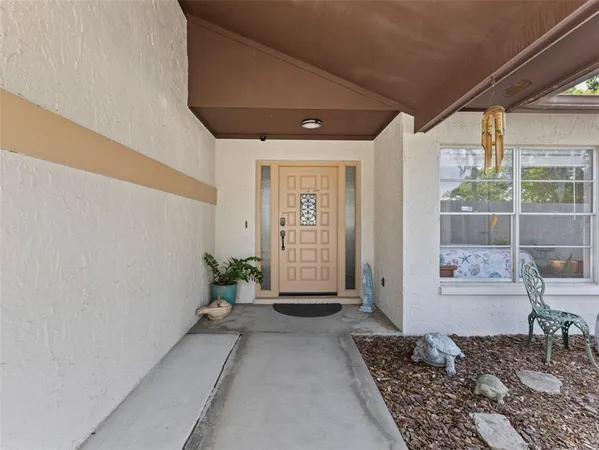 $425,000 | 322 Hollowtree Drive, Seffner, FL 33584