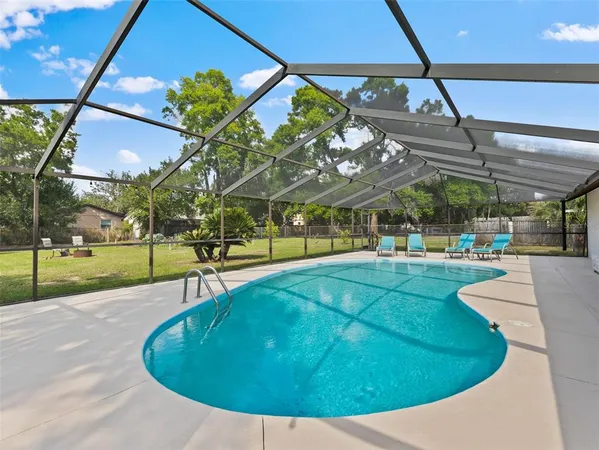 $425,000 | 322 Hollowtree Drive, Seffner, FL 33584