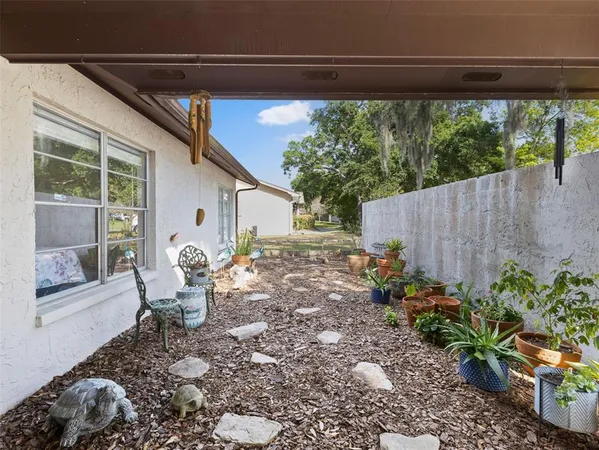 $425,000 | 322 Hollowtree Drive, Seffner, FL 33584