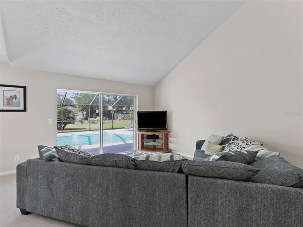 $425,000 | 322 Hollowtree Drive, Seffner, FL 33584