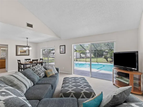 $425,000 | 322 Hollowtree Drive, Seffner, FL 33584