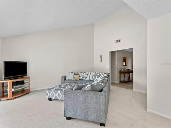 $425,000 | 322 Hollowtree Drive, Seffner, FL 33584