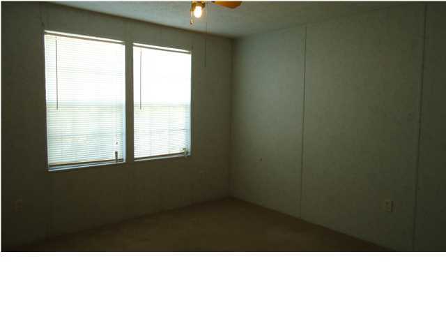 8423 Rynes Circle Navarre, FL 32566 - Photo 11 of 19 Gallery Image 11
