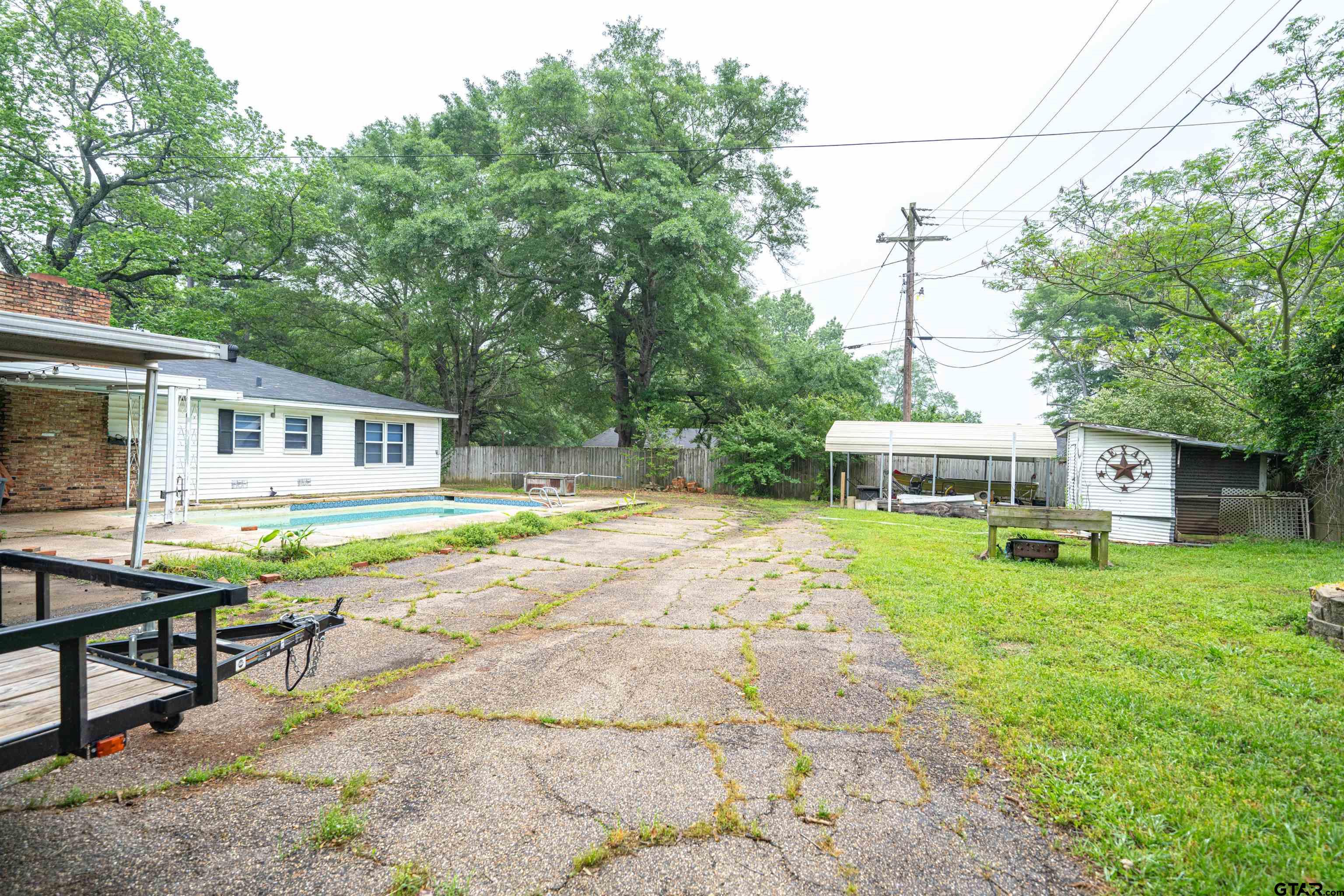 206 Summit Drive Gilmer, TX 75644 - Photo 18 of 24 a view of a house with backyard and sitting area