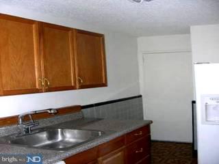 547 Snowden Road Upper Darby, PA 19082 - Photo 3 of 6