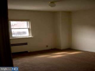 547 Snowden Road Upper Darby, PA 19082 - Photo 5 of 6