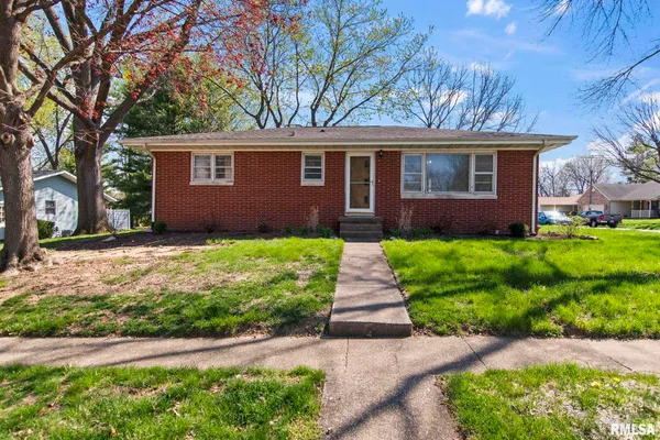 $182,000 | 220 South 4th Street, Riverton, IL 62561