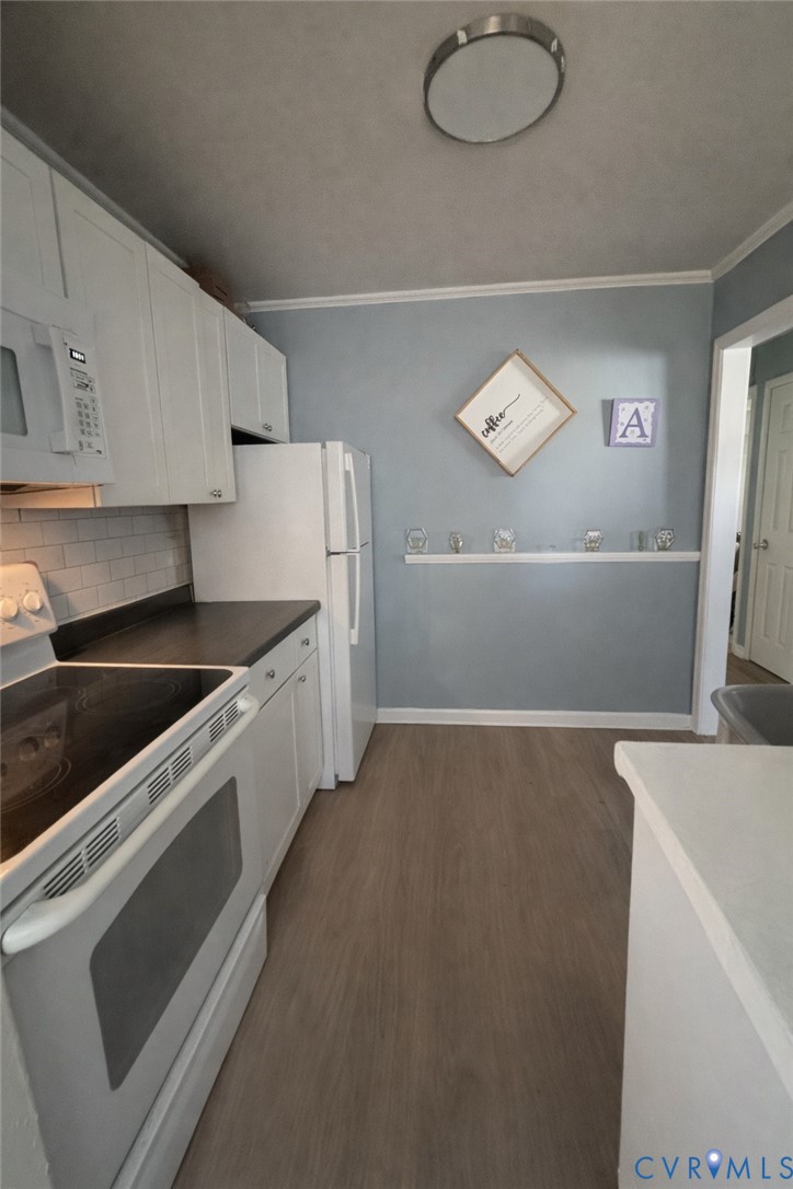 3102 Rosser Road Richmond, VA 23223 - Photo 2 of 5 a kitchen with a stove and a refrigerator