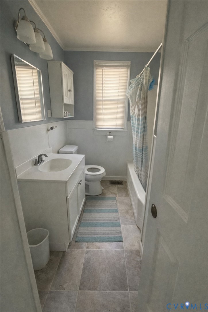 3102 Rosser Road Richmond, VA 23223 - Photo 3 of 5 a bathroom with a sink toilet and shower