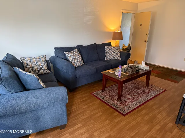 $1,900 | 76 Manchester Court, Unit B, Freehold, NJ 07728