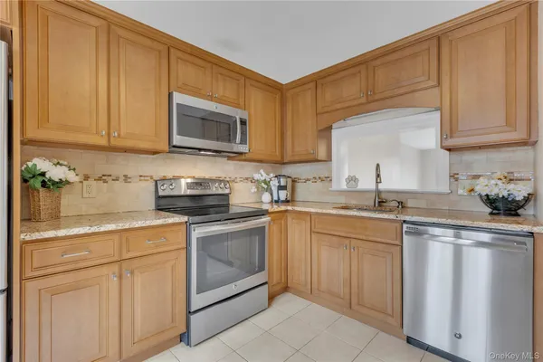 $500,000 | 203 Williamsburg Drive, Mahopac, NY 10541