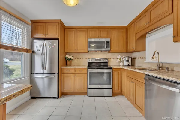 $500,000 | 203 Williamsburg Drive, Mahopac, NY 10541