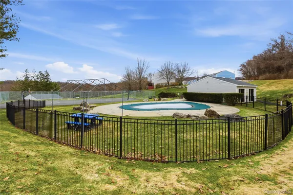 $500,000 | 203 Williamsburg Drive, Mahopac, NY 10541