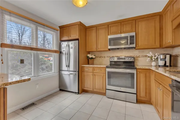 $500,000 | 203 Williamsburg Drive, Mahopac, NY 10541