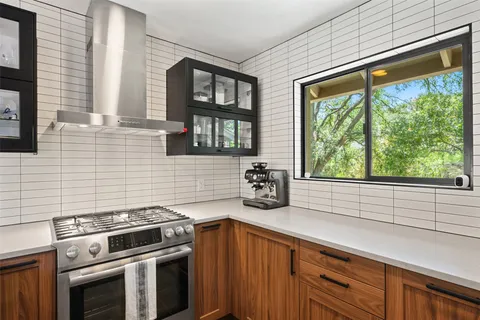 $699,500 | 1702 Deerfield Drive, Austin, TX 78741