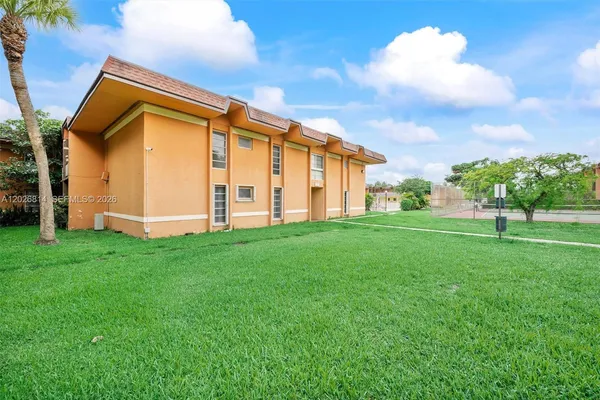 $219,500 | 9445 Southwest 76th Street, Unit U4, Miami, FL 33173