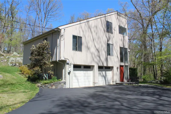 $995,000 | 11 Manor Drive, Goldens Bridge, NY 10526
