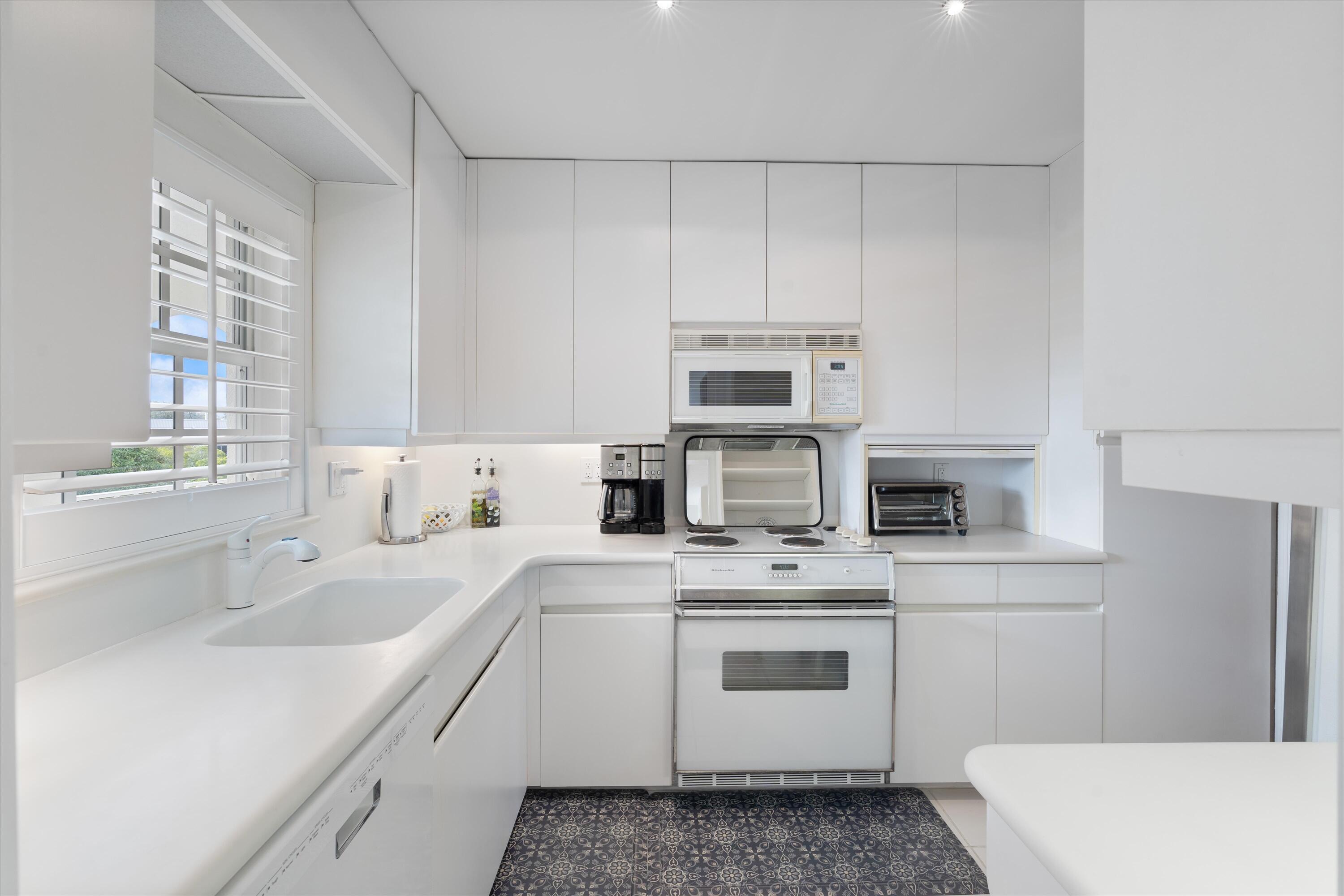 769 Jeffery Street, Unit 303 Boca Raton, FL 33487 - Photo 10 of 23 08-769 Jeffrey Street Bldg 2 #303 Boca R