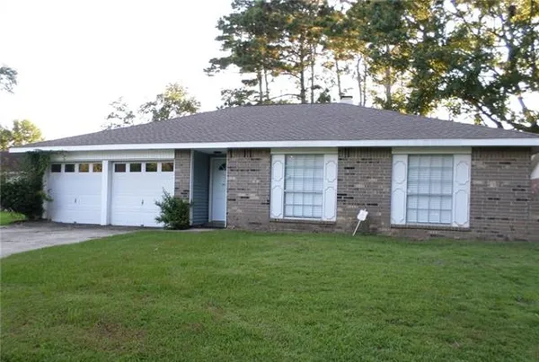 $249,900 | 415 Ridgewood Drive, Mandeville, LA 70471