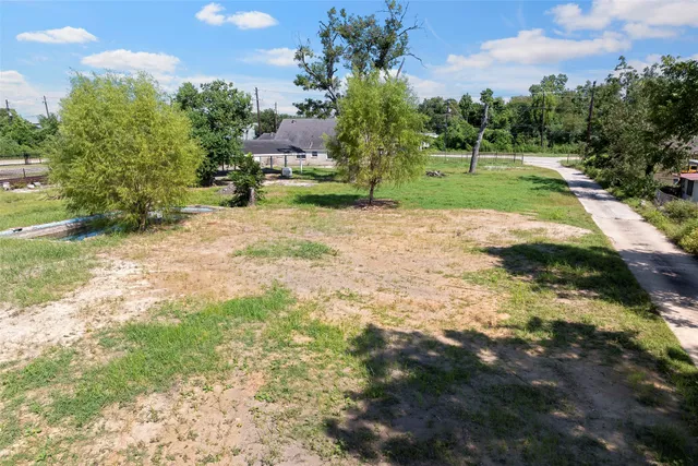 a view of an outdoor space