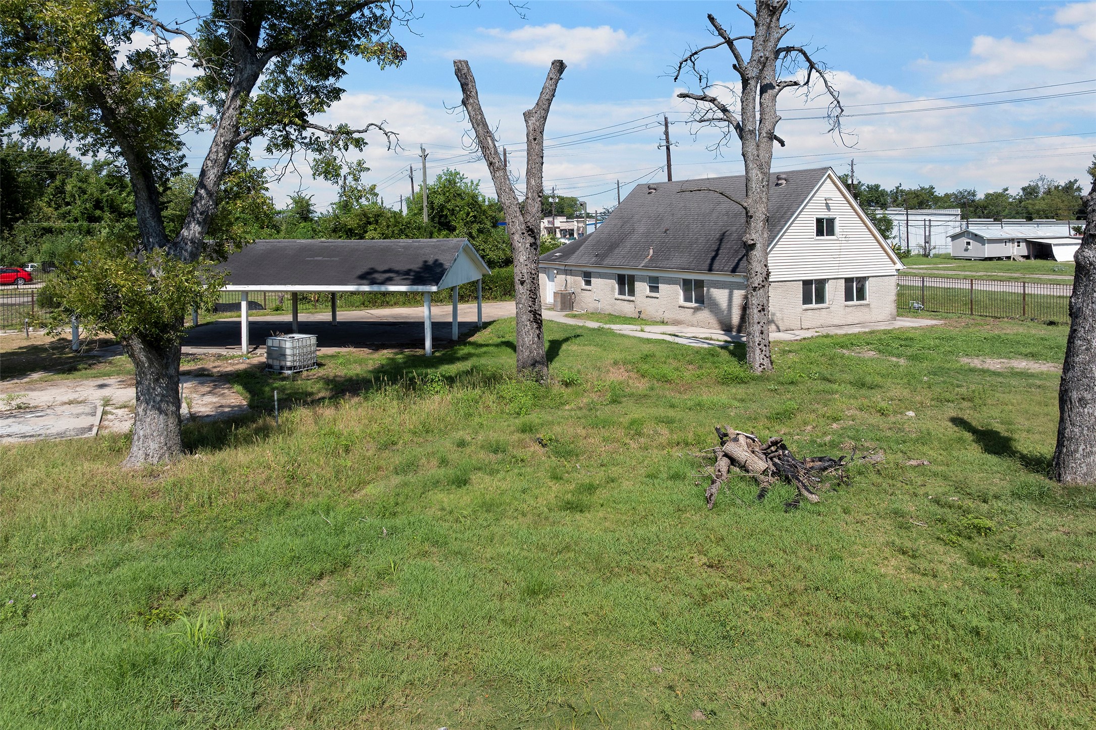 822 Aldine Mail Rte Road Houston, TX 77037 - Photo 19 of 44 a house view with a garden space